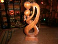 Stauta bacio+braccia al collo legno